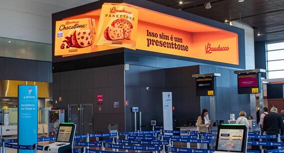 巴西利亞機(jī)場廣告