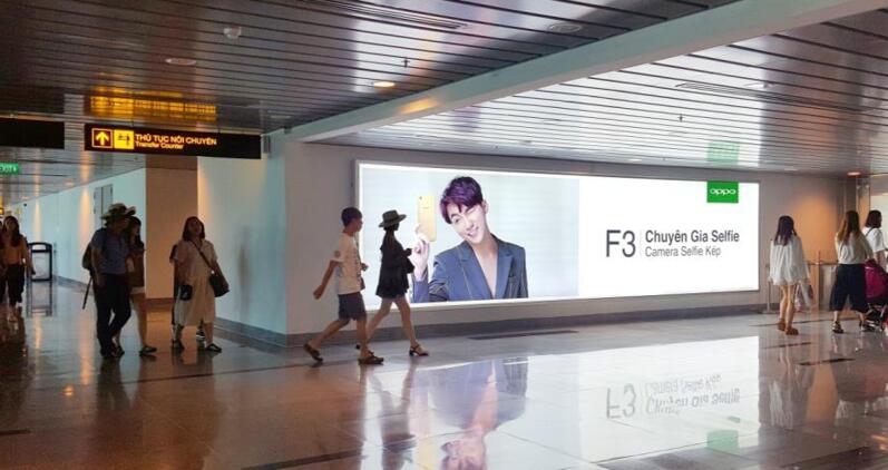 峴港機(jī)場廣告